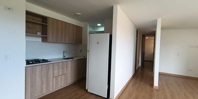 Este apartamento en arriendo para estrenar,  es la oportunidad que estabas esperando! Ubicado en una zona estrategica, cerca de supermercados, colegios, transporte publico y con facil acceso a las principales vias de la ciudad, combina comodidad y funcionalidad. Cuenta con espacios amplios, excelente iluminacion natural y un diseno moderno que te hara sentir en casa desde el primer momento. No dejes pasar esta oportunidad unica de vivir en una ubicacion privilegiada! Que esperas para contactarnos? Estamos listos para ayudarte a encontrar tu nuevo hogar
