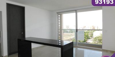 Apartamento en arriendo en la ciudad de Barranquilla ubicado en el barrio Altamira, en un edificio con vigilancia privada las 24 Horas y zonas sociales de entretenimiento, piscina, zona infantil, zona BBQ, gimnasio, salón comunal, el edificio cuenta con 8 pisos, el apartamento se encuentra ubicado en el piso 6, con un área aproximada de 64 mt2, distribuidos en 2 habitaciones, 2 baños, sala-comedor, cocina integral, zona de labores y 1 parqueadero asignado, buena distribución en sus áreas con buenos y modernos acabados, es fresco y acogedor, su entorno es tranquilo, residencial con cómodas vías de acceso y facilidad al transporte publico cercano, sobre el sector puede encontrar, colegio Cervantes, universidad Autónoma, supermercados y centro comercial Alkarawi, Viva.
