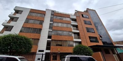 ¡Espectacular Oportunidad en Ciudad Berna! Apartamento de 110m² Recién Remodelado y con Parqueadero!
Con un área generosa de 110 metros cuadrados, este apartamento ofrece una distribución ideal, Tres (3) amplias habitaciones, Dos (2) baños completos, Zonas Sociales, Independientes: Disfrute de la privacidad y amplitud de una Sala y Comedor totalmente independientes, Zona de Estudio: Un espacio versátil y funcional, perfecto para oficina en casa, biblioteca o área de tareas, Cocina: Cocina totalmente amplia e integral, con suficientes gabinetes y mesones para un almacenamiento y preparación cómodos.
Parqueadero: Incluye un parqueadero privado, una gran ventaja en la zona Cod: 4999