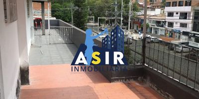 Cómodo, agradable y amplio apartaestudio libre de servicios, ubicado en 4to piso, cuenta con una corredor súper amplio. Ideal para una pareja o persona que busque comodidad y buena ubicación. cerca del Viva de Laureles, Centro Comercial La Gran Esquina, cerca de supermercados, parques y cuenta con excelente acceso a transporte público.

VALOR 1 PERSONA: $1.300.000
VALOR 2 PERSONAS: $1.400.000

No pierdas esta excelente oportunidad. Contáctanos para más información o agendar tu cita. Tu nuevo hogar, está esperando por ti.