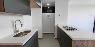 Apartamento piso 23 de 57m2, 2 alcobas, 2 closet , 2 baños cabinados, cocina semi integral, red de gas , calentador a gas, sala comedor, balcon , zona de ropas e inslatacion de lavadora, muy iluminado y ventilado, parqueadero para moto.
¡Ven a conocerlo, este puede ser tu nuevo hogar!comunícate con nosotros para mas información.3113625683Cristian Daniel Alvarez MesaAsesor Comercial de Arrendamientos Su Viviendacódigo 61305