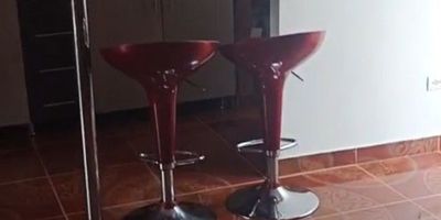 apartamento para la venta en San Antonio del prado es espectacular apartamento está ubicado en la zona urbana con muchos privilegios como lo son excelentes rutas de transporte cerca de supermercados y una zona urbanística en crecimiento tendrás acceso al parque de San Antonio del prado y rutas integradas que te llegan a la estación del metro de la Estrella sabaneta y envigado entre otras te encontrarás con parqueaderos comunes para moto y tu vehículo y para que puedas disfrutar con tu familia.