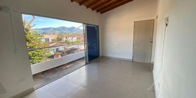 Se arrienda este encantador apartamento de 3 habitaciones y 2 baños, con una distribución inteligente que maximiza cada uno de sus 82 metros cuadrados. Su diseño moderno y funcional crea un ambiente acogedor y lleno de luz natural. La cocina equipada invita a disfrutar de momentos culinarios inolvidables. Vive la experiencia de un estilo de vida exclusivo en este inmueble que combina confort y elegancia en cada rincón. ¡Bienvenido a tu nuevo hogar! No. 9513453
