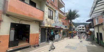 Local comercial en VENTA ubicado en El Parque de Guarne, zona peatonal, central.