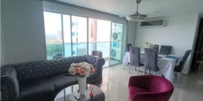 Apartamento en Venta – Villa Campestre, BarranquillaExcelente apartamento ubicado en uno de los sectores más valorizados de Villa Campestre. Con una distribución moderna, espacios iluminados y orientación al lado sombra, ofrece comodidad y frescura durante todo el día.Características principales:Área: 98 m²3 habitacionesAires acondicionados en cada cuarto y en la salaBalcón con vista agradableCortina eléctrica en la salaLámparas LED, ventiladores y cortinas en las habitacionesDoble parqueadero linealDepósitoZonas sociales del conjunto:Piscina lado sombraGimnasioRecepción y vigilancia 24 horasEstrato 4. Ubicado cerca de universidades, colegios, centros comerciales y con fáciles vías de acceso.