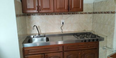 Apartaestudio en Arriendo  Manrique, Medellin
Disfruta de la comodidad y la buena iluminacion en este acogedor apartaestudio, ideal para quienes buscan un espacio funcional, tranquilo y bien ubicado.
Cuenta con 1 habitacion, 1 bano, 1 closet, sala-comedor, cocina semi integral con barra americana, red de gas y zona de ropas. Sus espacios comodos y luminosos crean un ambiente calido y confortable para vivir.
Ubicado en un sector residencial con facil acceso a transporte publico, cerca de la Escuela Marco Fidel Suarez y la Iglesia del Buen Pastor.
Una excelente opcion para quienes desean vivir con comodidad, buena ubicacion y practicidad en Manrique.