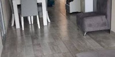 HERMOSA CASA EN VENTA!!  Ubicada en el barrio Santa Isabel Dosquebradas, sector comercial y residencial cerca a supermercados como ara, d1 y mercamas, cerca a centro comercial unico y el progreso, cerca a SENA de Dosquebradas a restaurantes y colegios; esta casa esta distribuida en 3 niveles independientes, así: Primer piso con 2 locales comerciales; segundo piso cuenta con 3 habitaciones, 2 baños, sala comedor, cocina integral, zona de ropas; y el tercer piso de igual forma 3 habitaciones, 2 baños, sala comedor, cocina integral, zona de ropas y balcón... servicios independientes para cada nivel... ideal para inversion... CONTACTANOS YA!! 