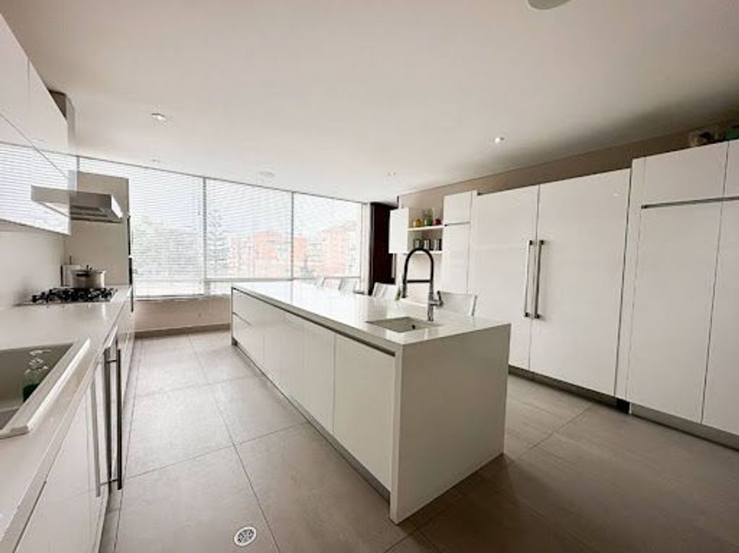 Apartamento de 3 alcobas en venta en Chico Norte Iii, Bogotá, 380 m² · foto 8 de 20