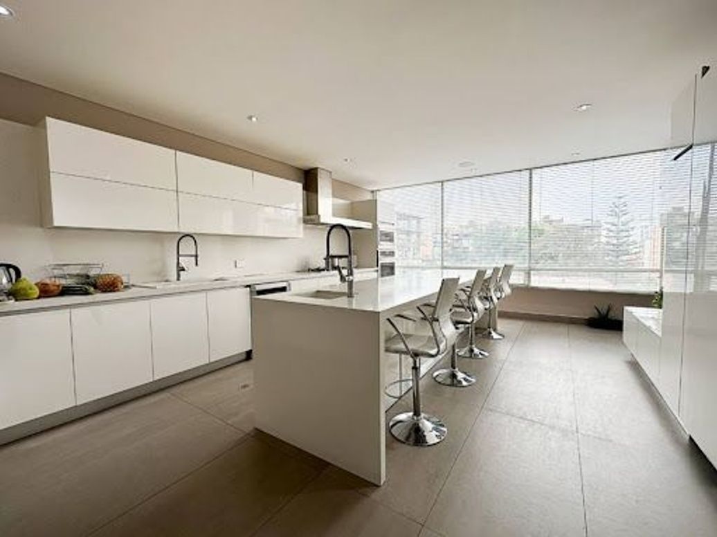 Apartamento de 3 alcobas en venta en Chico Norte Iii, Bogotá, 380 m² · foto 9 de 20