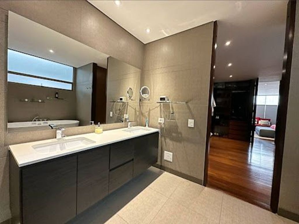 Apartamento de 3 alcobas en venta en Chico Norte Iii, Bogotá, 380 m² · foto 12 de 20