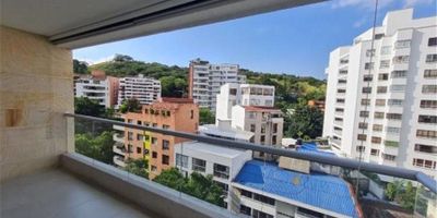 (MM-F) Se vende o alquila hermoso apartamento ubicado en el tradicional Barrio Santa Teresita, muy cerca al río y zona comercial y gastronómica.
Cuenta con 3 habitaciones, la principal con baño y vestier, amplio balcón, cocina moderna abierta, cuarto del servicio con baño, dos parqueaderos independientes y un depósito.
Tiene un área de 137 M2, muy bien distribuidos, iluminado y ventilación natural.
El edificio cuenta con vigilancia 24/7, salón social, juegos infantiles y piscina.