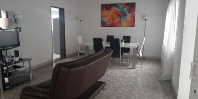 Venta 2 casas independientes
Ideales para construcción

Primer y segundo piso.

El primer piso cuenta con 6 alcobas mas servicio, cocina integral, sala comedor, estudio, garaje, patio. 2do piso cuenta con 3 alcobas mas servicio, 2 patios, cocina integral, balcón amplio. El área construida total es de 322 metros más 16 de áreas libres entre primer y segundo piso.

Ubicación: Se encuentra ubicada cerca al parque belén, universidad Bolivariana, cerca al metro plus, equidistante a los centros comerciales Unicentro y los Molinos, excelente servicios de transporte, bancos.

Area total de lote 250 Metros

