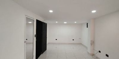 No lo pienses mas, llamanos y conoce todo sobre este espectacular local, con lindos acabados y un balcon para tomar deliciosos descansos y socializar con tus clientes,  es posible que este sea el mejor momento para emprender tu nuevo proyecto o para darle continuidad al negocio que tanto te ha constado mantener. Contacta a nuestro asesor.