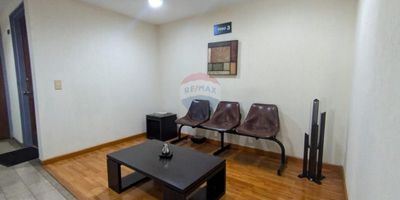 ¡Atención emprendedores y empresas en crecimiento! Presentamos una oportunidad única para alquilar oficina en el prestigiosa zona de Santa Bárbara, Bogotá, Colombia. Esta oficina es "Nueva en el Mercado" y edifico totalmente domotizado, cuenta con un área construida de 34 metros cuadrados, ideal para establecer su negocio en un entorno estratégico y bien conectados
esta propiedad se encuentra "Sin Habitar" y está lista para ser adaptada a las necesidades de su empresa. Su posición en el norte de la ciudad ofrece un acceso preferencial a recursos clave y la ventaja de una ubicación cercana a comercio, colegios y hospitales. Además, disfrutarás de la comodidad de tener transporte masivo y público al alcance, lo que facilita el tránsito para su equipo y clientes. Sin parqueadero

El edificio cuenta con el servicio de un ascensor y un sistema de seguridad que garantiza un ambiente seguro y confiable 