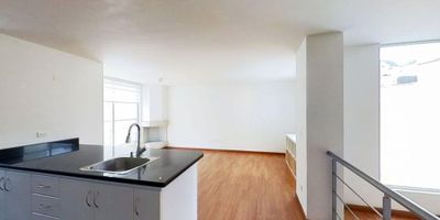 NID 34908435235

Apartamento dúplex en venta de 82m2,  Consta de 2 habitaciones, 3 baños, sala comedor, cocina integral y zona de lavandería. Tiene piso laminado en habitaciones, zona social y cerámico en baños y cocina. El Edificio cuenta con vigilancia privada las 24 horas. Cerca a centro comercial los Santuarianos; cerca a almacenes de cadena como carulla y exito; cerca a colegio Manuela Beltrán; cerca a universidad De la Salle y Manuela Beltrán; cerca a estación de Transmilenio Calle 57; Vías de acceso por la Carrera 7 y Calle 53.
