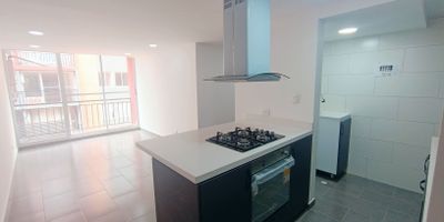 Descubre este hermoso apartamento para estrenar en Conjunto Quira Reservado, diseñado para brindarte comodidad y un diseño funcional con excelentes acabados. Disfruta de tres habitaciones con clóset, un estudio listo para trabajar o estudiar, dos baños completos y terminados, una Cocina moderna con campana extractora mas horno, y su zona de ropas, el  area social es luminosa con balcon y vista panoramica hacia Zipaquirá. 

Ubicado en el piso siete, con acceso por ascensor, En el conjunto disfruta de sus parqueaderos comunales cubiertos,  Salón social, Juegos infantiles. Ubicado cerca a comercio en general, via cogua, transporte continuo  y cercano.

Contáctame al tres dieciocho ocho cinco ocho ocho ocho cuatro cinco, agenda tu visita y prepárate para disfrutar y estrenar tu próximo hogar.