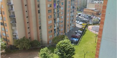 EnMa VENDO APTO PRIMAVERA OOCIDENTAL

CONTRUIDO EN 2022   CLUB HOUSE 

PISO 9 CON ASCENSOR, EXCELENTE VISTA:

2 ALCOBAS/ UN SOLO BAÑO/ ZONA LAVANDERIA INDEPENDIENTE/ SALA COMEDOR/ COCINA INTEGRAL ABIERTA. 

Amplias zonas verdes, una ubicación estratégica con acceso a vías principales como la Av. NQS y cercanía a estaciones de TransMilenio, supermercados y universidades. Además, cuenta con zonas comunes como piscina, gimnasio, sauna, turco, salón social, zona BBQ, y canchas múltiples, entre otras.

Zonas Comunes y Servicios


 Piscina.
 Salón Social.
 Zona BBQ.
 Gimnasio.
 Sauna y Turco.
 Terraza Transitable.
 Pista de Trote y Golfito.
 Parque Infantil.
 Cancha Múltiple.
 Zona de Mascotas.
 Bicicleteros.
 Estacionamiento comunal.


PRECIO NEGOCIABLE

CONTACTAME 

 

 
