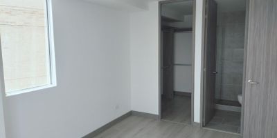 VENDO HERMOSO APTO EN MOSQUERA, 3 HABITACIONES, DOS BAÑOS, SALA COMEDOR, COCINA INTEGRAL ABIERTA, ZONA DE LAVANDERIA, ESTUDIO, ALTILLO, PARQUEDERO PROPIO PARA MOTO, CONJUNTO MODERNO,  FACIL ACCESO, ZONA DE ALTO DESAROLLO URBANISTICO.