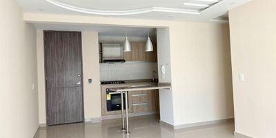 Apartamento con un area de 64 m2, consta de sala con puerta ventana con vista a la piscina, comedor,  cocina integral abierta tipo pantry, zona de labores, tres alcobas, ppal con baño interno, closets, blackout y aire minisplit en la primera y segunda alcoba, baño auxiliar, un parqueadero cubierto asignado # GA -102. Edificio cuenta con vigilancia 24/7,  ascensor, juegos infantil, gym, salón social, zona bbq, piscina adultos y niños, zonas verdes, excelente ubicación al norte, barrio Paraíso.