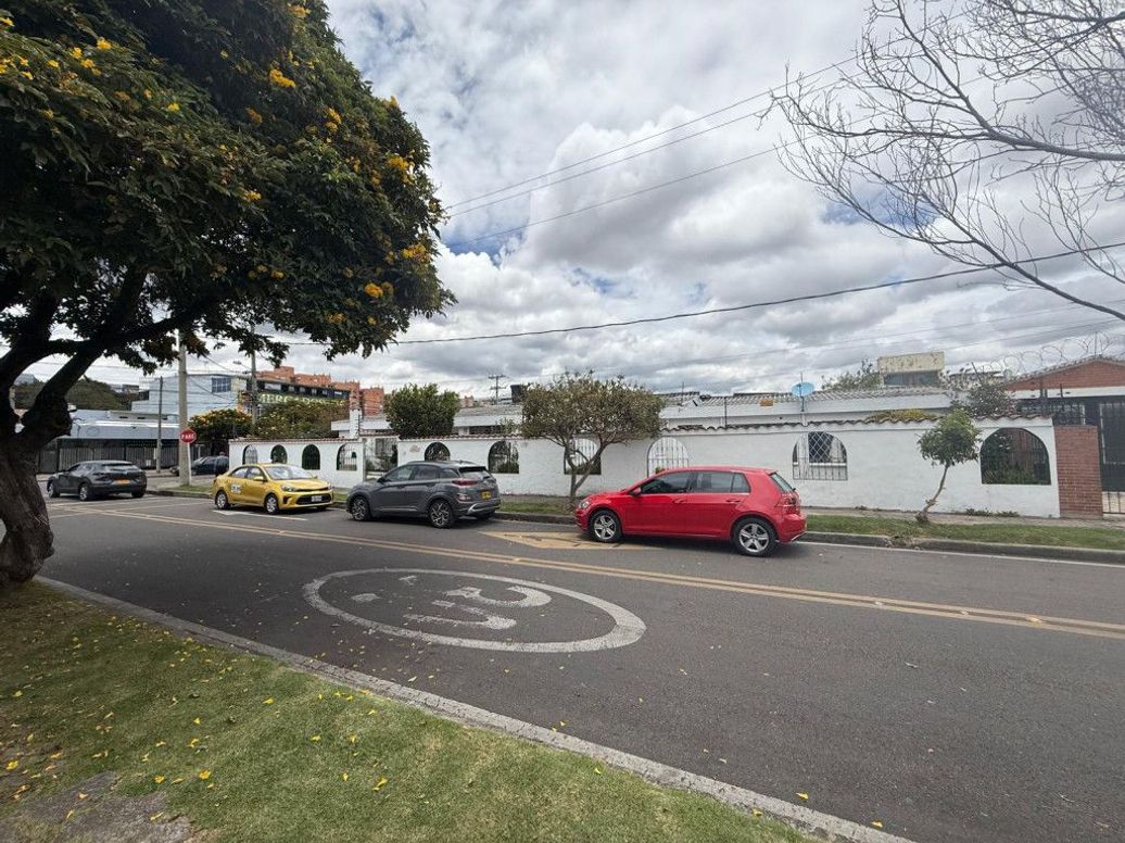 Casa de 10 alcobas en venta en Tierra Linda, Bogotá, 300 m² · foto 5 de 6