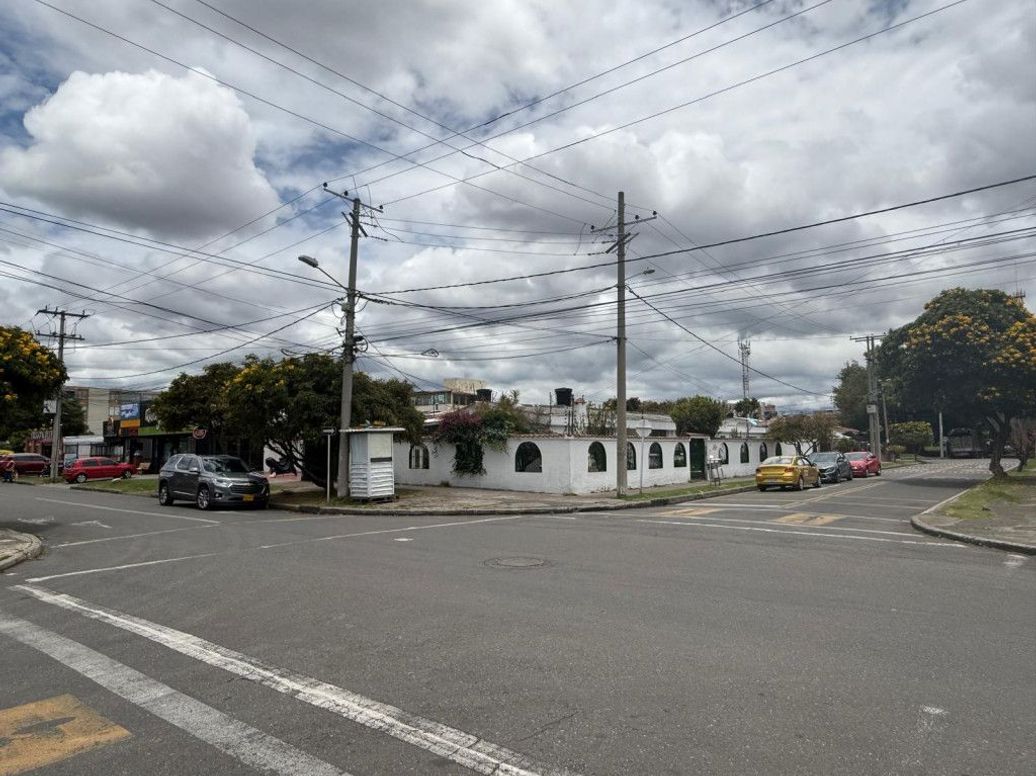 Casa de 10 alcobas en venta en Tierra Linda, Bogotá, 300 m² · foto 6 de 6