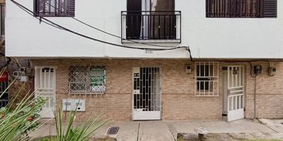 Agradable apartamento ubicado en el sector de Córdoba, en la carrera 67A, piso 1, tiene un área de 65 metros aproximadamente. El inmueble cuenta con: 2 alcobas, 1 baño Cabinado, 2 closets, sala y comedor, cocina semi-integral con red de gas, y piso en cerámica
Los datos de los inmuebles promocionados en la página web están sujetos a cambio y verificación de disponibilidad.