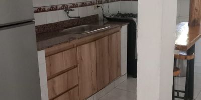 Detalles
Código	3132
Municipio	Medellin
Barrio	Belén Las Violetas
Estrato	3
Precio	$165,000,000
Área	39 m2

DESCRIPCIÓN:

Casa en Venta.

Sector Las Violetas.

Altos del Castillo.

Piso 1 - estrato 3 - 39Mst2.



Comodidades:

Sala-comedor, cocina semi-integral, red de gas, 2 alcobas una de ellas con closet, 1 baño, patio, piso en cerámica.



Si desea más información acerca de este inmueble, puede comunicarse a nuestra línea de atención al cliente 301.503.9185. Ventas