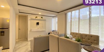 Apartamento amoblado en arriendo con acabados de lujo ubicado en el barrio  Alameda Del Rio, en un edificio con vigilancia privada las 24 Horas y zonas sociales de entretenimiento, el edificio cuenta con 5  pisos y el apartamento se encuentra ubicado en el piso 1, con un área aproximada de 44mt2 , distribuidos en 2 habitaciones, 1 baño, un estudio, sala comedor,  cocina integral, zona de labores, lado sombra, buena distribución en sus áreas con buenos y modernos acabados, es fresco y acogedor, su entorno es tranquilo, residencial con cómodas vías de acceso y facilidad al transporte publico cercano, sobre el sector puede encontrar,  centros comerciales Jardín del Rio, Muelle del Rio.