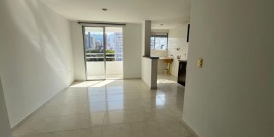vendemos  hermoso apartamento muy bien ubicado de dos alcobas, dos baños, sala comedor cocina integral   con parquedero. 