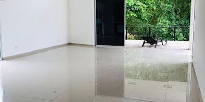 Espectacular casa campestre disponible para la venta ubicada en Cerritos, cuenta con 1.700 mts2 de lote y 240 mts2 construidos, 4 habitaciones, 3 baños, sala comedor, cocina integral, piscina privada, parqueadero para 4 vehículos, amplias zonas verdes. Para mayor información comunícate con nosotros... Castellón Inmobiliaria. 