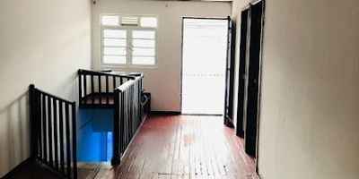 Casa disponible para la renta ubicada en el barrio Santa Teresita, Dosquebradas, cuenta con 65 mts2,  3 habitaciones, 1 baño, sala comedor, cocina sencilla, zona de ropas, balcón pequeño. Para mayor información contáctanos... Castellon Inmobiliaria.