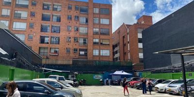 Maravilloso lote, ubicado en la mejor zona de Bogotá, con concepto de uso residencial, habitacionales con servicios, servicios de hospedaje, oficinas, comercio y servicios. El  lote tiene una extensión superficiaria de 1.158 V2.  Tiene 19 mts de frente x 39 mts de fondo, para un total de 741 M2.