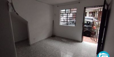 apartamento ubicado en el barrio el guayabo, cuenta con 2 alcobas, 2 patios,cocina semi integral con red de gas, piso 1. 

Cerca de: rutas de trasporte,supermercados.