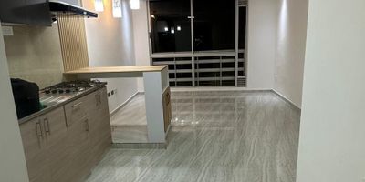 Apartamento en arriendo en Puerto Colombia, Atlántico. Ubicado en el Conjunto Residencial Manglar, en el barrio Villa Campestre. Este apartamento en el 3er piso ofrece 56 m² de área construida, con 2 habitaciones y 2 baños, una distribución funcional en estrato 3. Su ubicación cercana a la Ciudad de Mallorquín brinda fácil acceso a servicios y puntos de interés en Puerto Colombia. El canon de arriendo es de $1,600,000. Para conocer más detalles de este apartamento, puede contactarnos a través de WhatsApp o ver los números de teléfono disponibles.