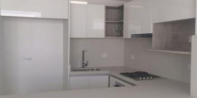 Apartaestudio al frente del hospital serena del mar para estrenar piso 5, acabados premium. Precio mas bajo que la constructora Zonas Comunes
En Torrechiara – Serena del Mar, las áreas comunes han sido diseñadas pensando en el disfrute y bienestar de sus residentes. Con buenas amenidades: Cancha múltiple no reglamentaria, Parque infantil, Piscina para adultos no reglamentaria, Piscina para niños no reglamentaria, Teatrino, Terraza bar, Terraza BBQ, Zona para mascotas, Gimnasio, Parqueadero, Salón de juegos Salón social, Sauna, Turco

