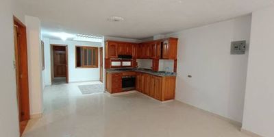 ¡Apartamento en Arriendo – Envigado, Barrio Mesa!
Ubicación: Barrio Mesa – Envigado. 
 Área: 100 m² – Primer piso. 
3 cómodas habitaciones con clóset. 
2 baños en excelente estado. 
Cocina integral con red de gas. 
Patio amplio con zona de ropas. 
Calentador de agua. 
Garaje interno privado. 
Contáctanos para más información o agendar tu cita.  