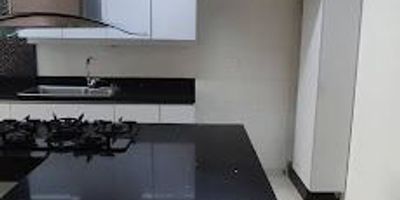  ¡Amplia y elegante casa en arriendo en unidad cerrada!Vive con tranquilidad y espacio en esta espectacular casa de 250 m, diseñada para brindar el máximo confort a tu familia. Ubicada en una unidad residencial segura y tranquila, es el lugar ideal para quienes buscan calidad de vida. Características de la casa4 alcobas amplias, cada una con excelente iluminación natural.5 baños completos, con acabados modernos y funcionales.Sala, comedor y zona social independientes, perfectas para recibir visitas.Cocina integral con amplios espacios de almacenamiento.Parqueadero privado, con espacio para varios vehículos.Zona de ropas y cuarto de servicio. Unidad cerrada conSeguridad 247Zonas verdesAmbiente tranquilo y familiarPrecio de arriendo $6000000¡Una excelente oportunidad por el espacio y ubicación que ofrece!Contáctanos para más información o agendar una visita.