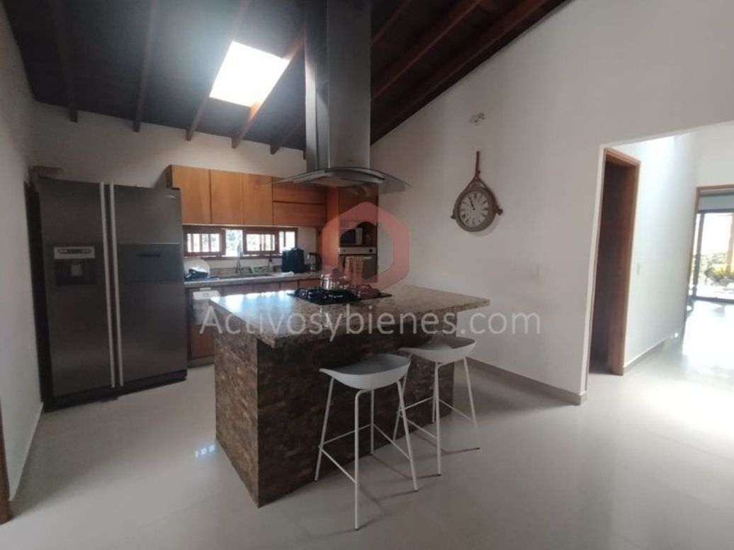Arriendo casa finca en Envigado, Las Antillas sector comercial 230m2   4 hab alcobas en Las Antillas