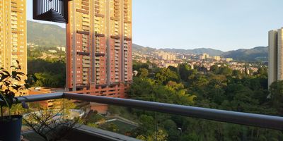 Se arrienda apartamento en el sector de Itagui Suramerica. Un Apartamento con espacios amplios, iluminados y perfectamente distribuidos para brindar comodidad y funcionalidad a tu familia. Su ubicacion estrategica te conecta facilmente con el transporte publico, colegios, parques y zonas comerciales. Ideal para quienes valoran la tranquilidad sin alejarse de la ciudad. Es un lugar pensado para disfrutar en familia, con todo lo que necesitas a tu alcance. No dejes pasar esta oportunidad unica. Contactanos y agenda tu visita. Estamos para ayudarte a encontrar tu proximo hogar!