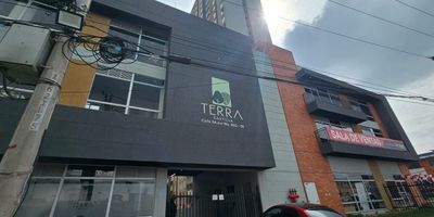 Excelente apartamento en arriendo en Bogotá, barrio María Paz. Ubicado estratégicamente frente a la plaza de Abastos, este inmueble para estrenar ofrece 44 m² con una distribución funcional de 2 habitaciones y 2 baños. Ideal para quienes buscan comodidad y fácil acceso en Cundinamarca. Conozca más detalles contactándonos vía whatsapp, solicite que le contacten o consulte nuestros teléfonos.