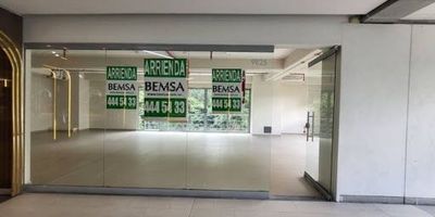 Excelente local- oficina en Mall comercial y de servicios, cerca a palmas, amplios espacios, Zona de comidas, supermercado, 125 m2, balcón, contacto Andres Jimenez 313 683 7000 