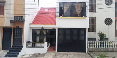 SE VENDÉ HERMOSA CASA BARRIO PEKIN FUSAGASUGA
7 DE FRENTE POR 19 DE FONDO
5 HABITACIONES
4 BAÑOS


PRIMER NIVEL
PARQUEADERO 
SALA 
COMEDOR
BAÑO SOCIAL 
PATIO DE ROPAS 
PATIO LAVANDERÍA 
LAVADERO GRANDE
JARDÍN INTERIOR
JARDÍN EXTERIOR 
COCINA GRANDE 

SEGUNDO NIVEL
TIPO APARTA STUDIO 
2 HABITACIONES CON EXELENTES CLARIDAD 
1 BAÑO
MALETERO 
CLOSERT EN CEDRO CADA HABITACIÓN 

TERCER NIVEL 
2 HABITACIONES 
1 BAÑO
1 HAll de alcobas
TANQUE DE AGUA ? DE RESERVA 500 LITROS
