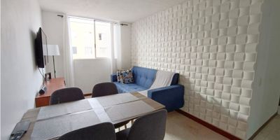 VENTA APARTAMENTO CANEY CUARTO PISO, acceso por escaleras,  distribuido en sala comedor, dos cuartos con closets, la principal con baño, baño social, sala de star o estudio, cocina integral, zona de oficios. Parqueadero propio en sótano. El conjunto cuenta con piscinas niños y adultos, salón social,  zona juegos infantiles, portería. Queda cerca a zona comercial, supermercados, transporte público, universidades y clínicas.
 
