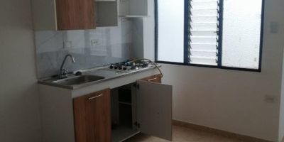 ¡Vive en el corazón de Envigado, en el exclusivo barrio de Magnolia! Este acogedor apartamento de 70 m² te ofrece un estilo de vida moderno y cómodo. 
Disfruta de amplios espacios con pisos de cerámica, perfectos para crear un ambiente elegante y sofisticado. La cocina semi-integral te brindará la comodidad de una cocina funcional, mientras que la sala-comedor te permitirá disfrutar de momentos en familia o con amigos.
Dos baños y un práctico closet completan este hogar, ofreciendo todo lo que necesitas para vivir con total tranquilidad. 
¿Buscas un lugar que combine estilo, comodidad y una excelente ubicación? ¡Este apartamento en Magnolia, Envigado, es la opción perfecta para ti! No dejes pasar esta oportunidad y agenda una visita hoy mismo.