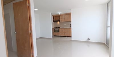 Apartamento para venta en Rionegro, sector Abreo, con muy Buena ubicación cerca a La Fortuna, minimercados y buenas rutas de transporte público. El apartamento cuenta con excelentes acabados, con un área de 52 m2 aproximados, consta de 2 alcobas, 2 baños, closet, vestier, salón comedor, balcón, estudio, cocina integral con horno, calentador, zona de ropas y piso en porcelanato. En unidad cerrada que cuenta con ascensor, salón social, piscinas, juegos infantiles, turco, parqueadero para visitantes, zonas verdes, gimnasio y portería 24 horas.