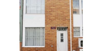 Venta de casa, en quintas de la laguna, una casa recién remodelada, cuenta con cocina integral con iluminación natural, en su sala cuenta con chimenea,

Consta de 3 habitaciones, 2 baños 

80 metros área construida 

La casa esta libre de gravámenes 

Recibimos crédito hipotecario con cualquier entedidad bancaria 

FNA, caja honor
