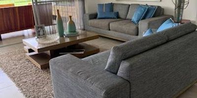 SE ARRIENDA HERMOSA CASA !! Ubicada en San José de las Villas, sector exclusivo de la ciudad, rodeado de naturaleza, y cerca a la ciudad, está ubicada cerca al aeropuerto de pereira, cerca a colegios como Fares  y supermercados como olímpica, ara y D1; comodas vias de acceso a transporte público y particular; Esta hermosa casa cuenta con 4 habitaciones, 5 baños, sala comedor,cocina integral, zona de ropas independiente, parqueadero privado, amplias zonas verdes, y patio. Hermosos acabados!! CONTACTANOS... 