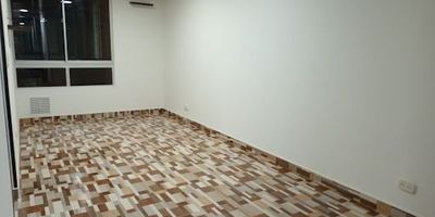 Acogedor apartamento con espacios muy bien distribuidos, cuenta con dos habitaciones, dos baños, sala comedor, un altillo y un pequeño deposito, ubicado en una zona muy tranquila de fácil acceso a transporte.