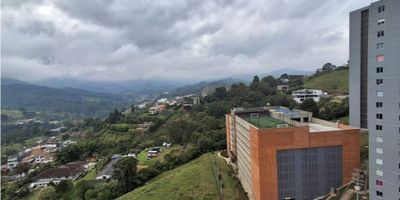 Venta de Apartamento en Sector Primavera, Caldas – Antioquia

¿Buscas un lugar tranquilo, moderno y con excelente proyección? Este apartamento en obra gris, ubicado en el Sector Primavera, es ideal para personalizarlo a tu gusto y comenzar una nueva etapa en un entorno residencial con todas las comodidades.

Conjunto residencial con múltiples amenidades: piscina, salón de eventos, juegos infantiles, gimnasio, zonas verdes, parqueaderos comunes.

Distribución: sala comedor, balcón con hermosa vista, dos (2) Habitaciones, dos (2) Baños, cocina, zona de ropas. 

Área: 49 m² Precio de venta: $210.000.000 Administración: $190.800 Estrato: 3 Construido en: 2025 – ¡En excelente estado de conservación! Ideal para quienes buscan comodidad, seguridad y calidad de vida. ¡No pierdas la oportunidad de vivir en uno de los sectores con mayor crecimiento de Caldas! Contáctanos para más información o agendar una visita.
