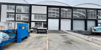 Bodega Industrial de Alta Calidad en Parque gran sabana Tocancipa 
, esta impresionante bodega ofrece una excelente oportunidad para empresas que buscan un espacio de almacenamiento y distribución de alta calidad. Características Impresionantes:
- Superficie total: 1.300.000 metros cuadrados
- Oficina: 120 metros cuadrados
- Altura: Triple altura (más de 17 metros)
- Accesos: Dos accesos laterales para tracto-mula muelles de carga y motores para apertura de rejas 
- Ubicación: Excelente ubicación dentro de un parque industrial para almacenamiento, distribución y otros usos

Ventajas Competitivas
- Espacio amplio y flexible para adaptarse a tus necesidades
- Accesos laterales para tracto-mula para facilitar la carga y descarga de mercancías
- Altura triple para maximizar el almacenamiento y la eficiencia
- Ubicación estratégica dentro de un parque industrial para reducir costos logísticos y mejorar la eficiencia Cod: 5041